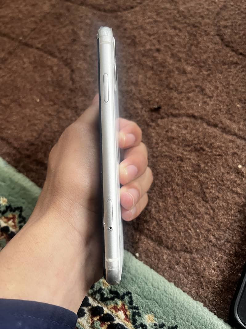 Apple iPhone 11 3