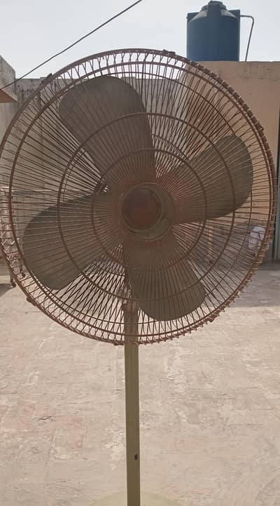 Pedestal Fan for Sale  acchi halat mein  Price 6500