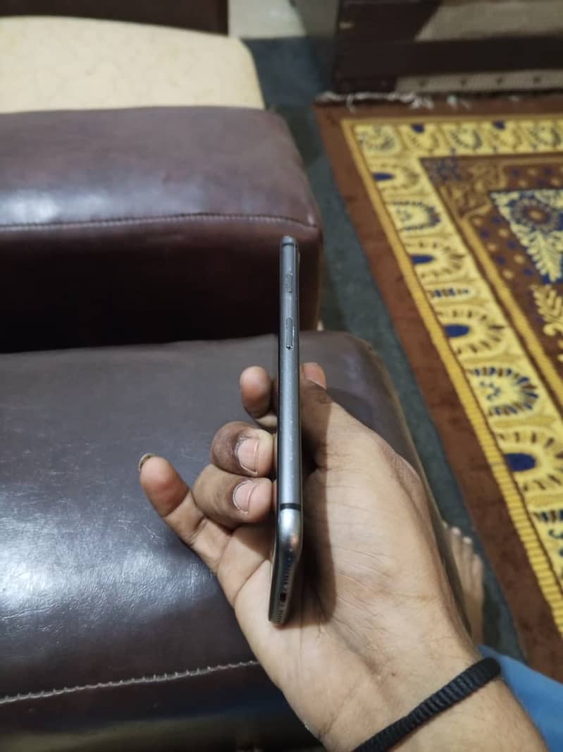 Apple iPhone 8 5