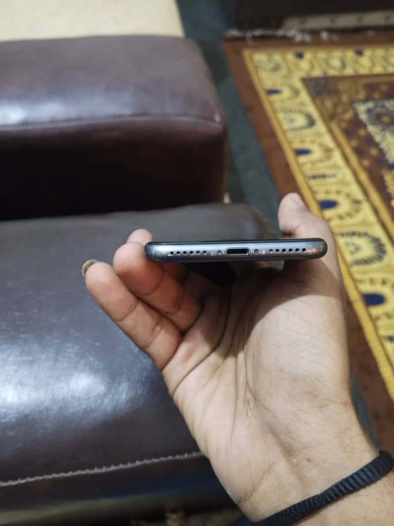 Apple iPhone 8 13