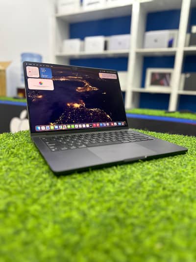 Macbook Pro M4 14 inch 24/512 Space Black 20 Cycles Under Warranty