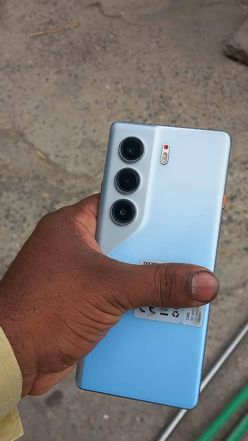 Tecno CAMON 40 Pro 1