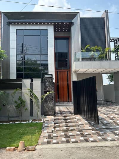 10 Marla Brand New House For Sale