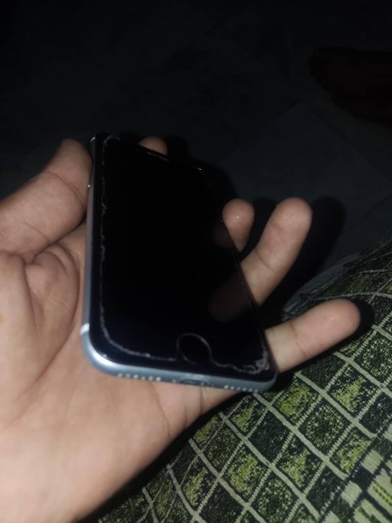 Apple iPhone SE 0