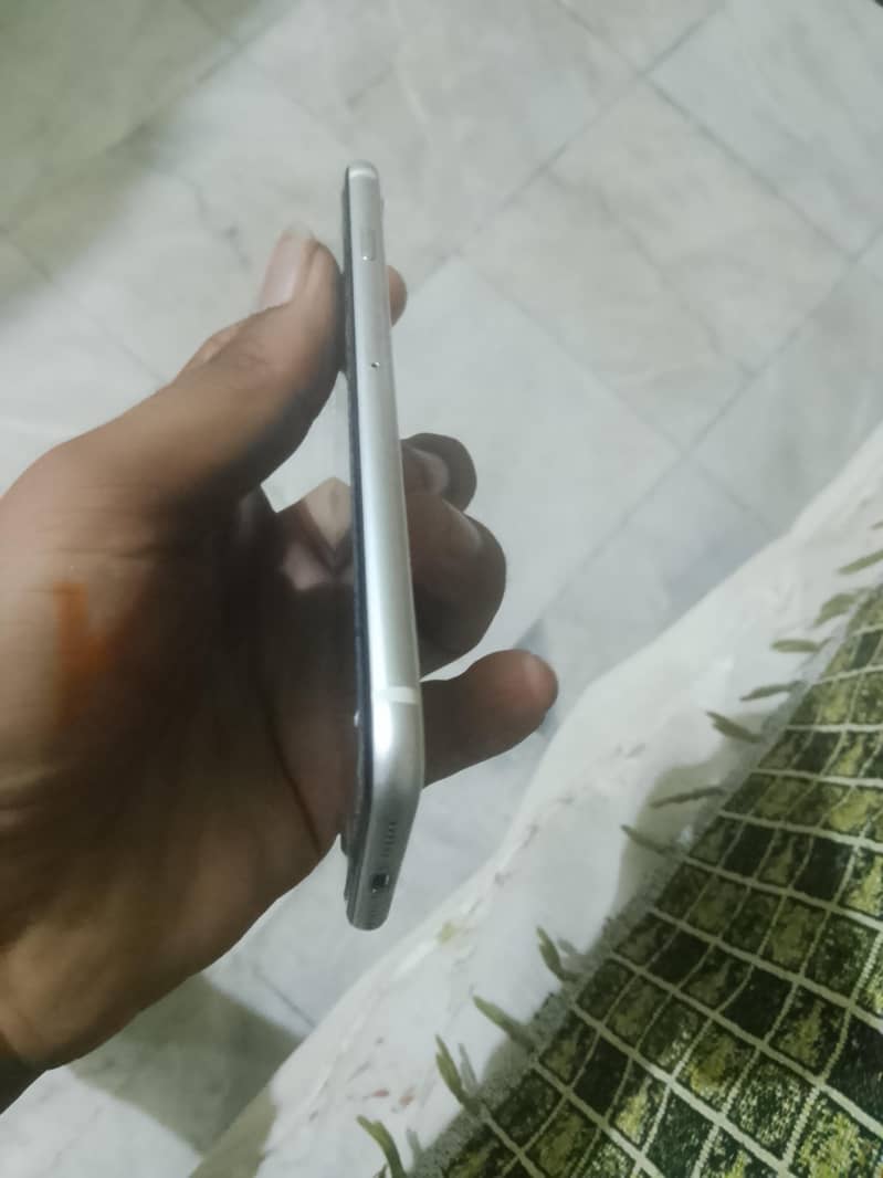 Apple iPhone SE 6
