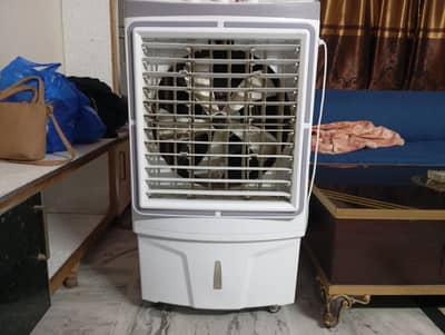 Only 2 months used I-Zone 6000 Air cooler with 60 litre water tub.