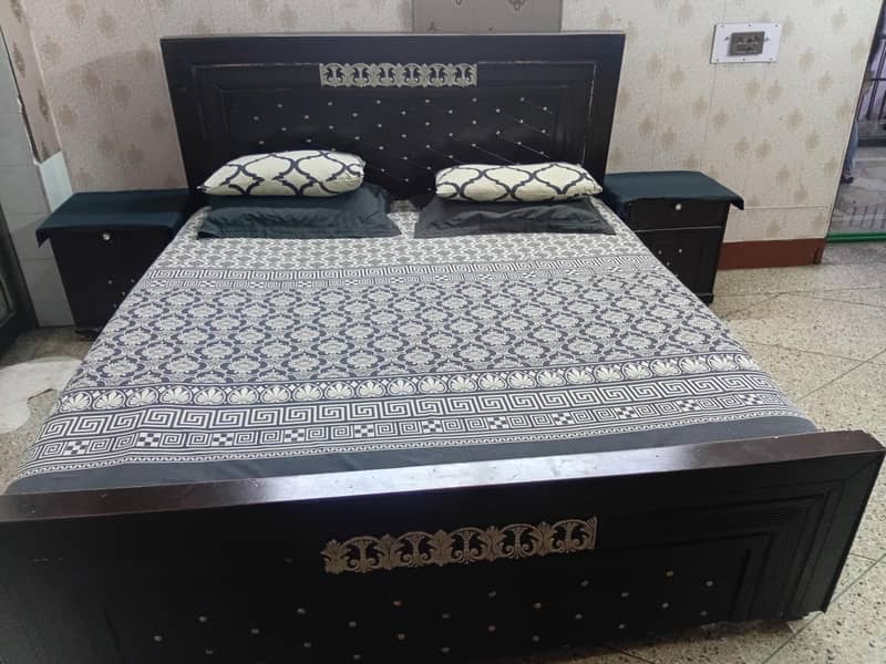 bed with two sidetables 1