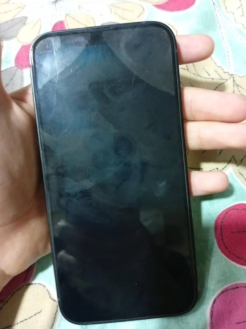 Apple iPhone 16e 1