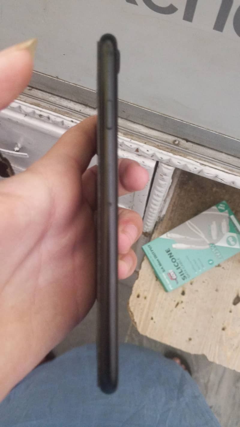 Apple iPhone 7 1