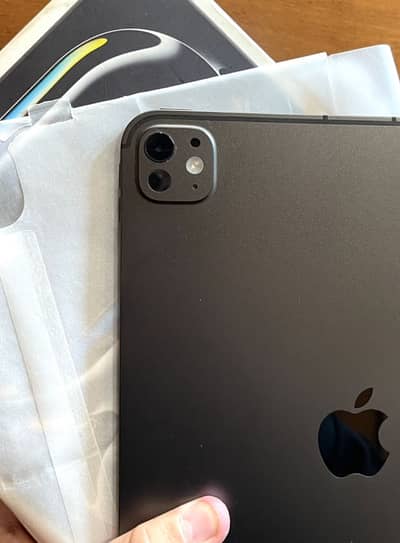 Apple iPad Pro M5 5G CELLULAR + WIFI BRAND NEW!