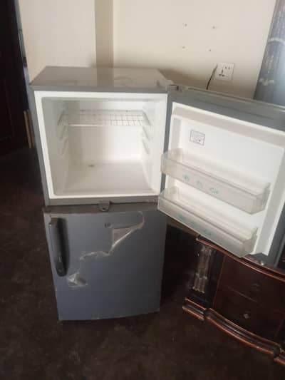 FRIDGE HAIER BEHTAREEN CONDITON