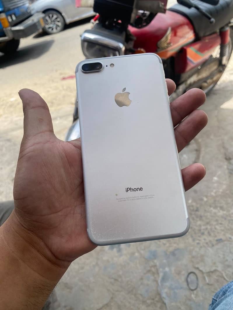 Apple iPhone 7 Plus 0