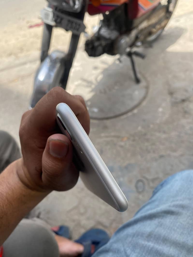 Apple iPhone 7 Plus 1