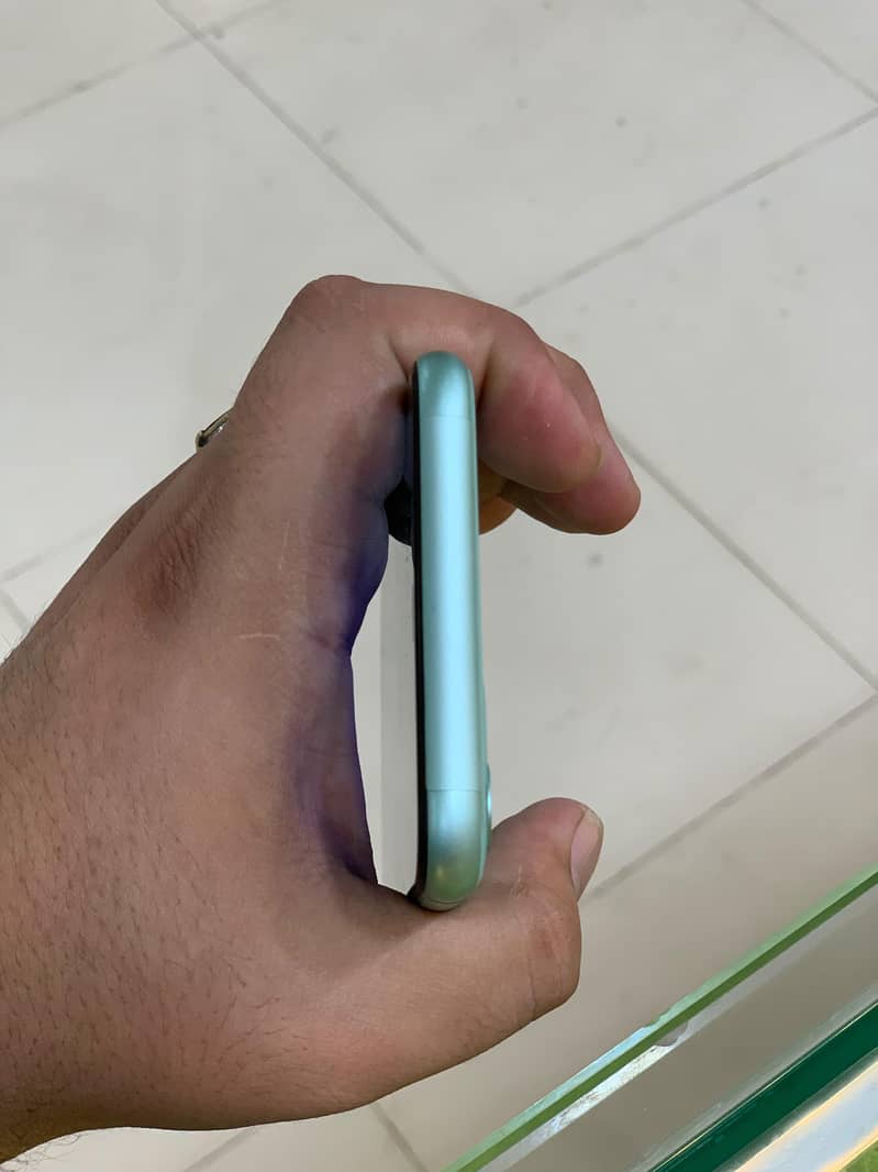 Apple iPhone 11 3