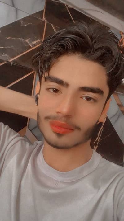 Mujay job ki zarorat ha my WhatsApp number is 03124241547
