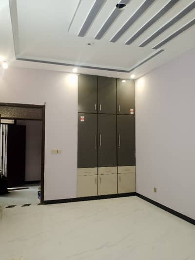 400 Square Yards Lower Portion In Stunning Gulistan-E-Jauhar - Block 7 Is Available For Rent
