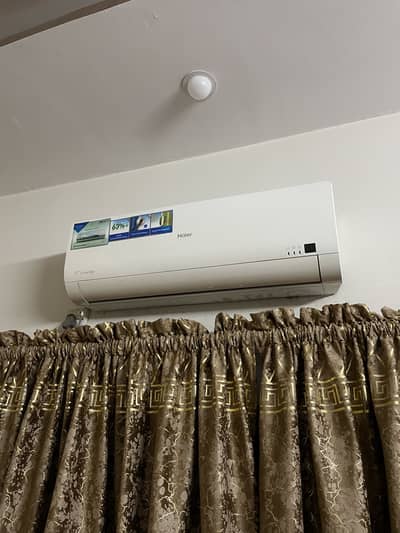 1 ton haier Dc inverter