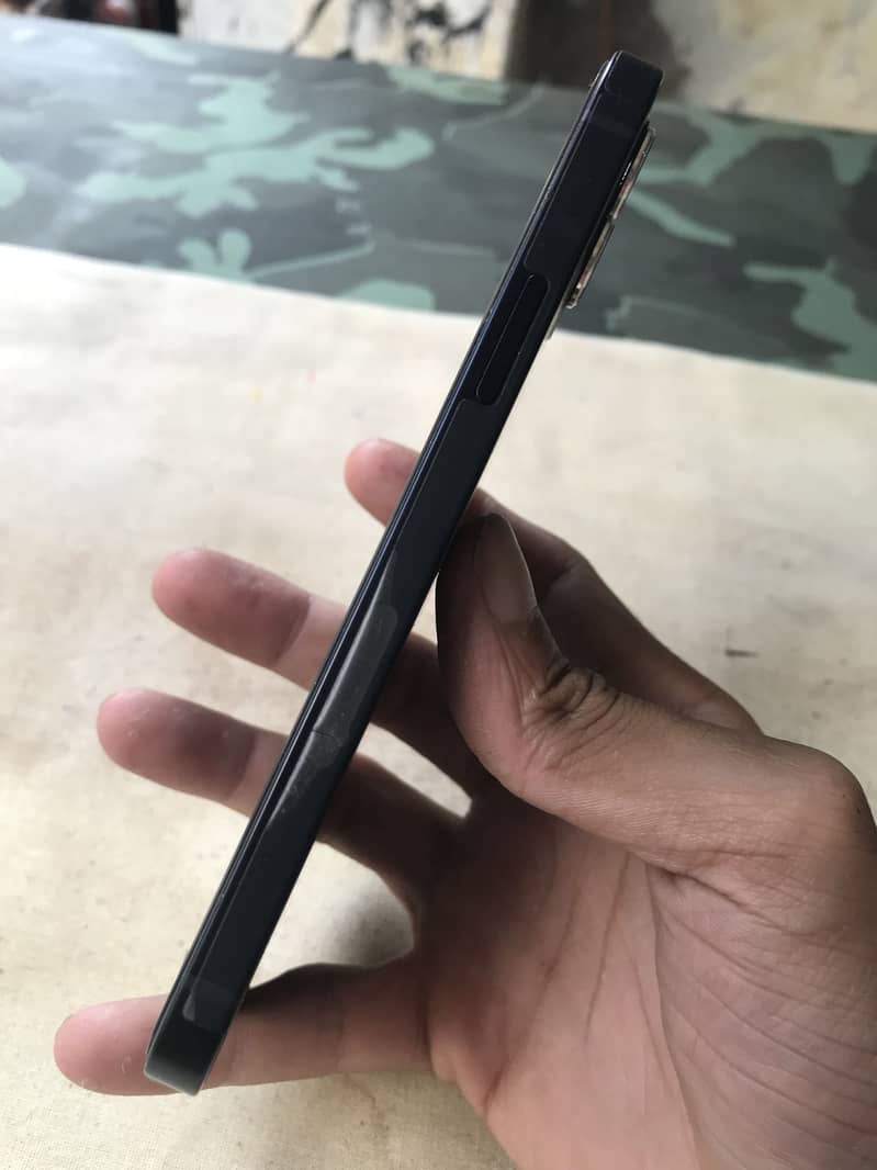 iPhone 12 4