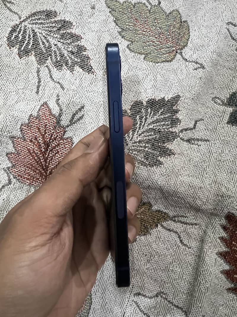 Apple iPhone 12 3