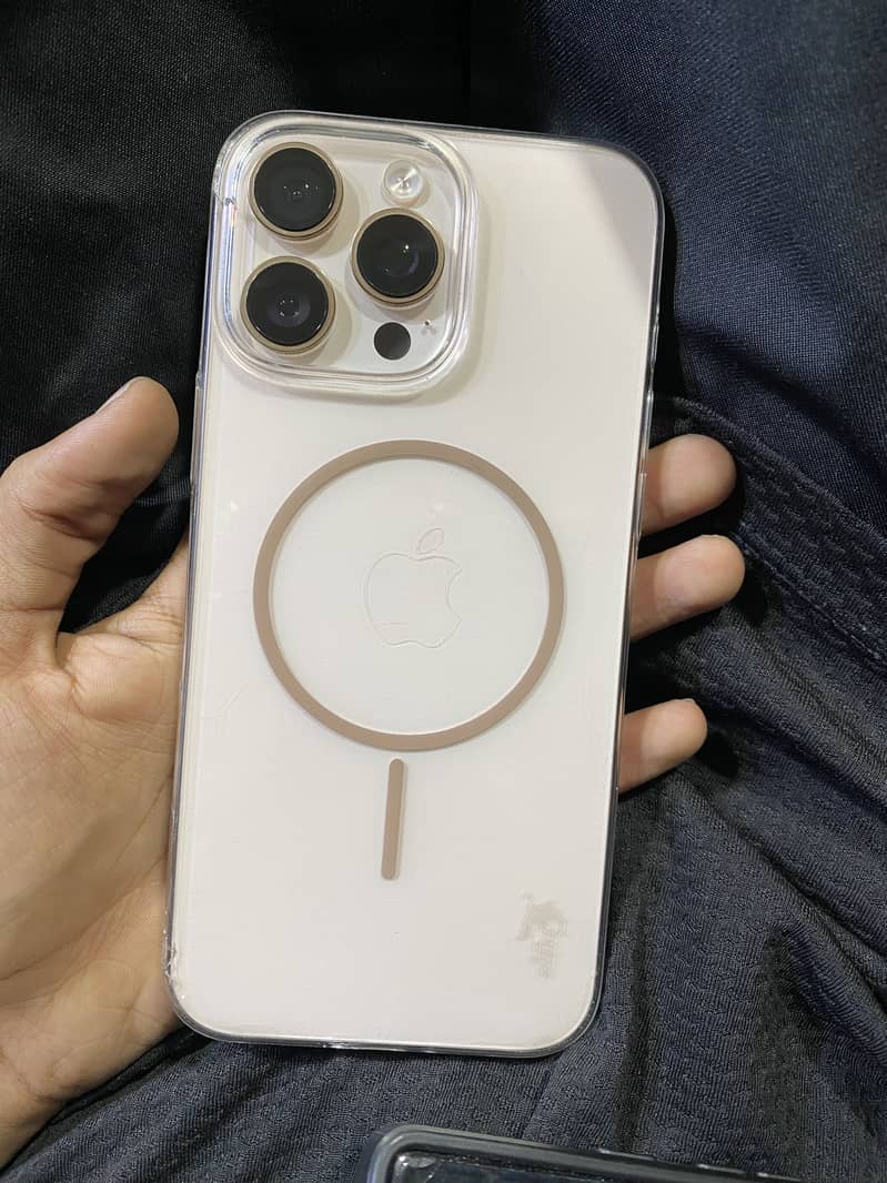 Iphone 16 pro max 1