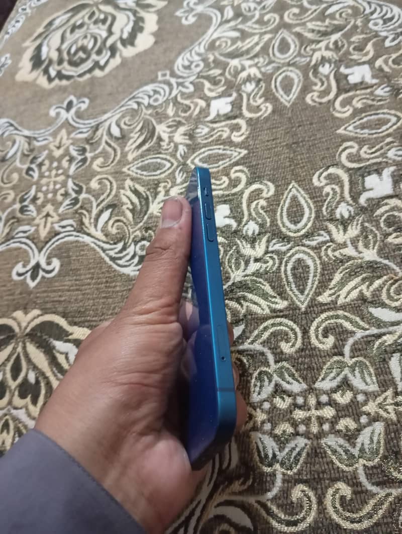 Apple iPhone 12 3