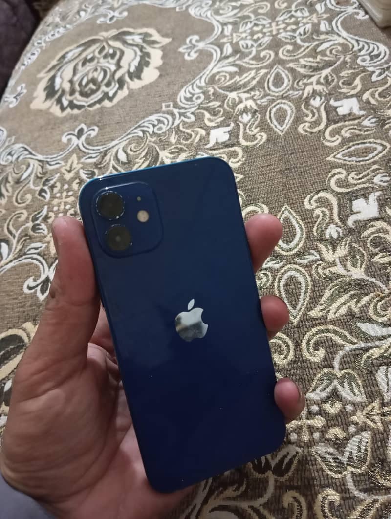 Apple iPhone 12 4