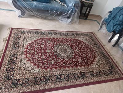 mahroon colour carpet in excellent condition