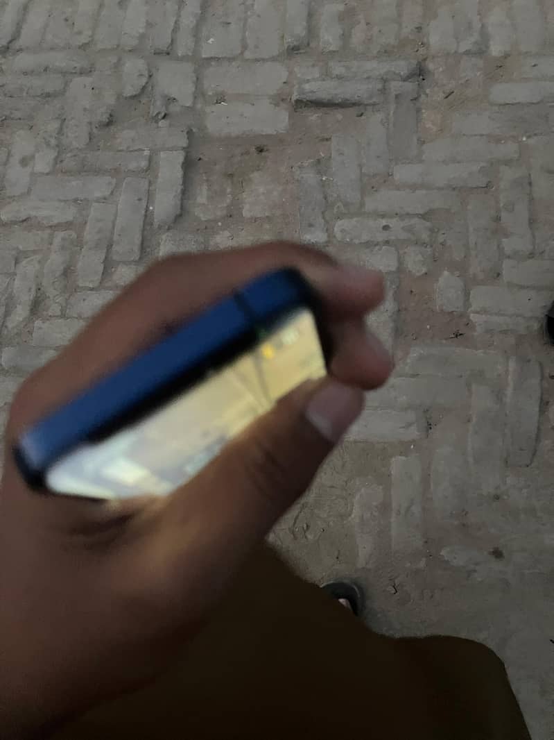 Apple iPhone 12 mini 4