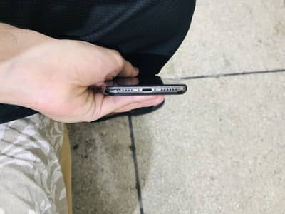 Apple iPhone X 256gb green line in panel back crack.