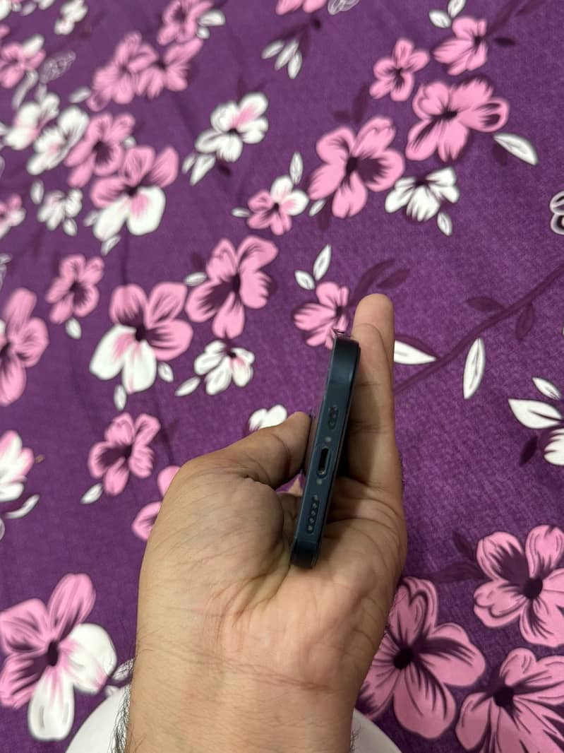 Apple iPhone 13 2