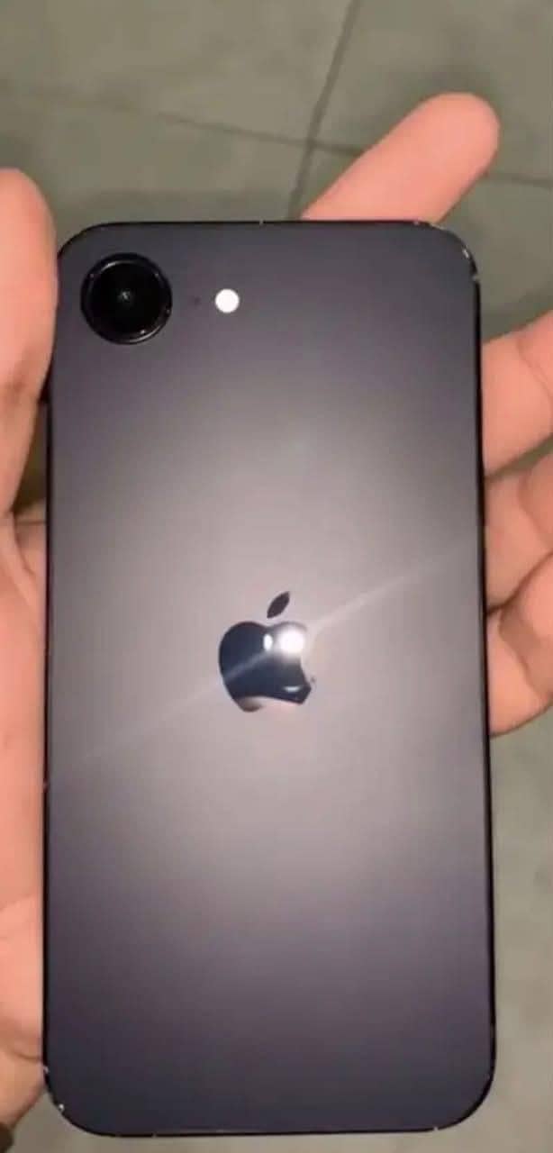 Apple iPhone 16e 4