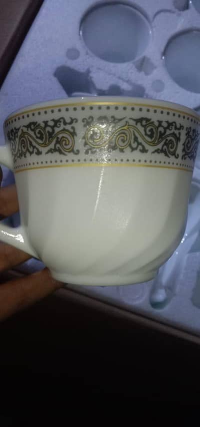 amir corporation 72 peice brand new dinner set urgent for sale