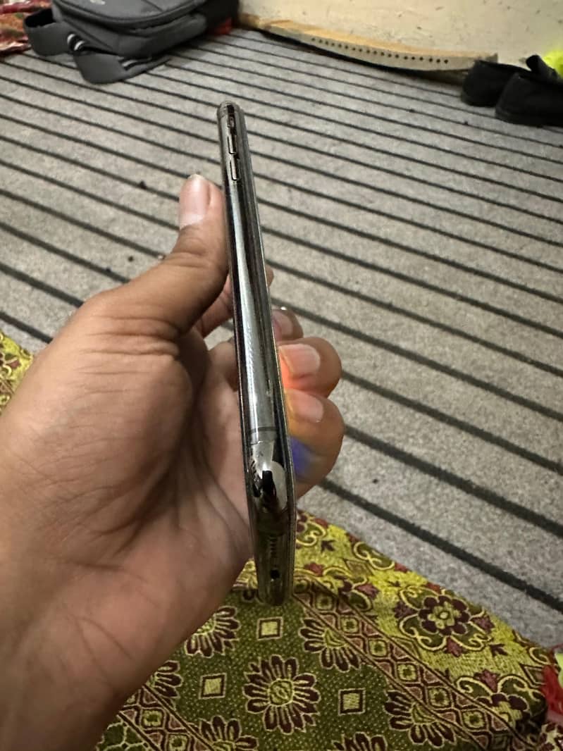 Apple iPhone X 4