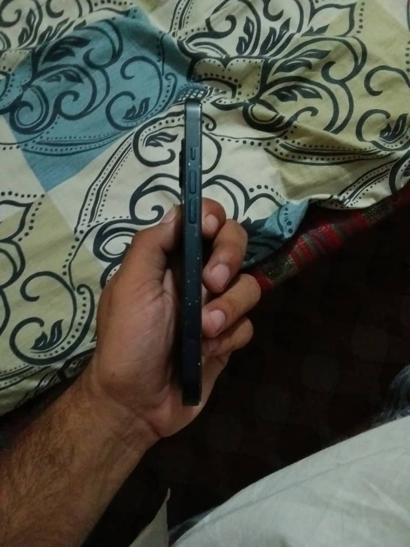 Apple iPhone 13 4