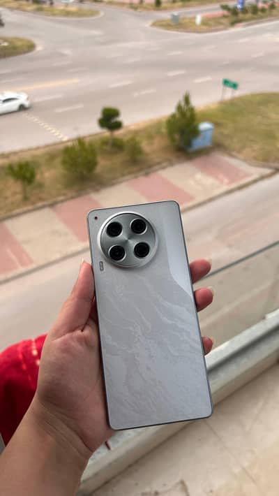 Tecno CAMON 30