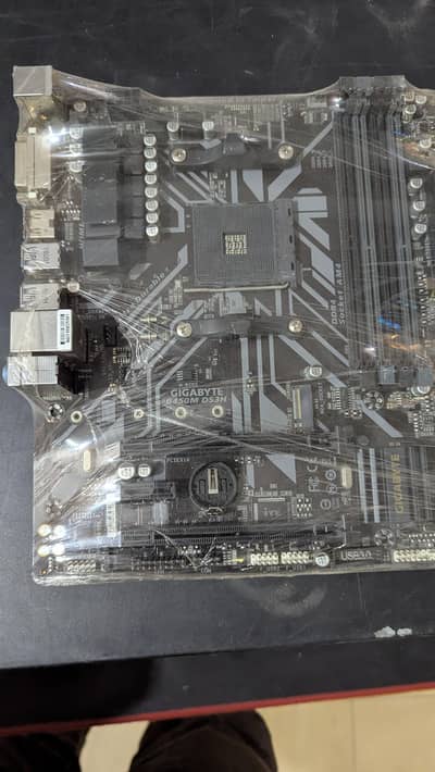 Gigabyte B450 Motherboard (4 RAM Slots) - Excellent Condition