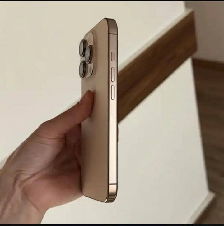 Apple iPhone 16 Pro 1
