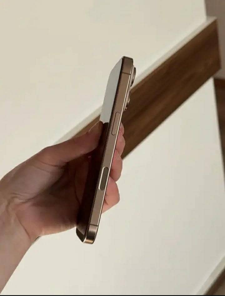 Apple iPhone 16 Pro 2