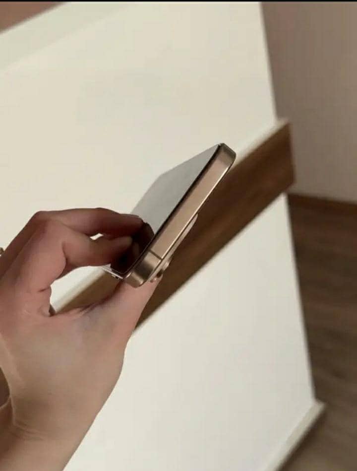 Apple iPhone 16 Pro 4