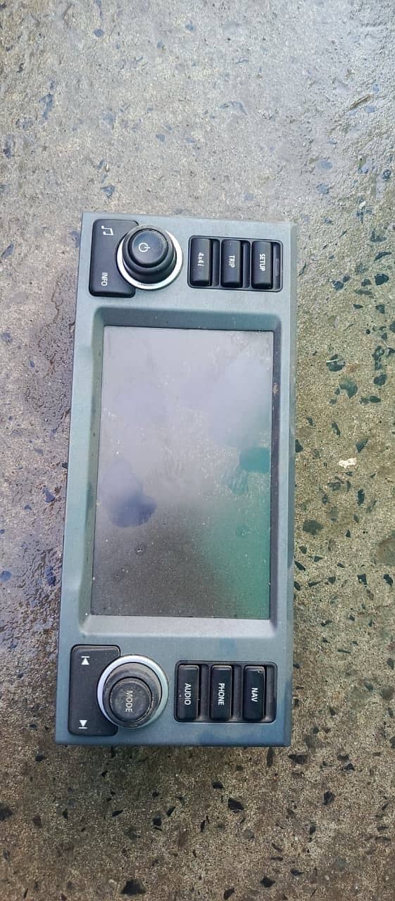 Range rover dvd navigation & amplifier 1