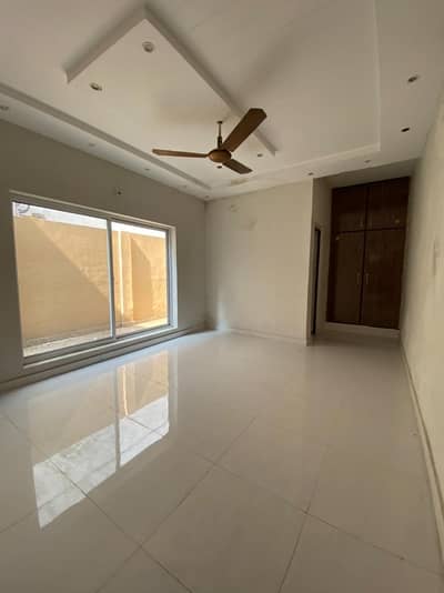 12 Marla Full House Available For Rent In Main Cantt.