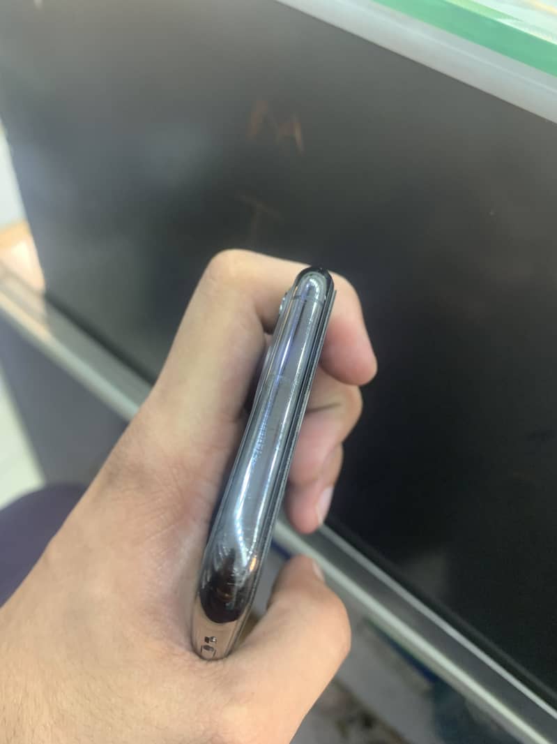 iPhone 11 Pro 2