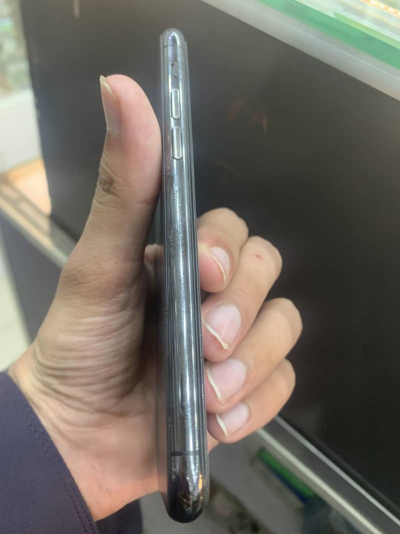 iPhone 11 Pro 3