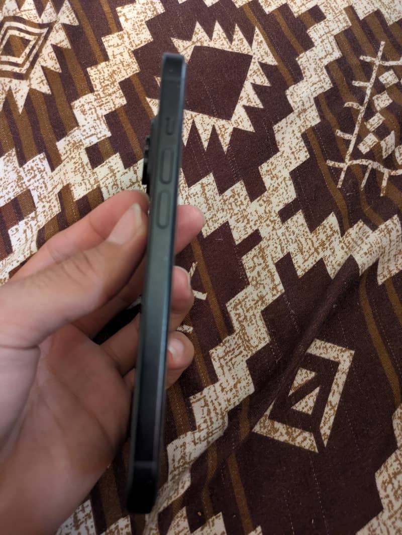 Apple iPhone 15 2