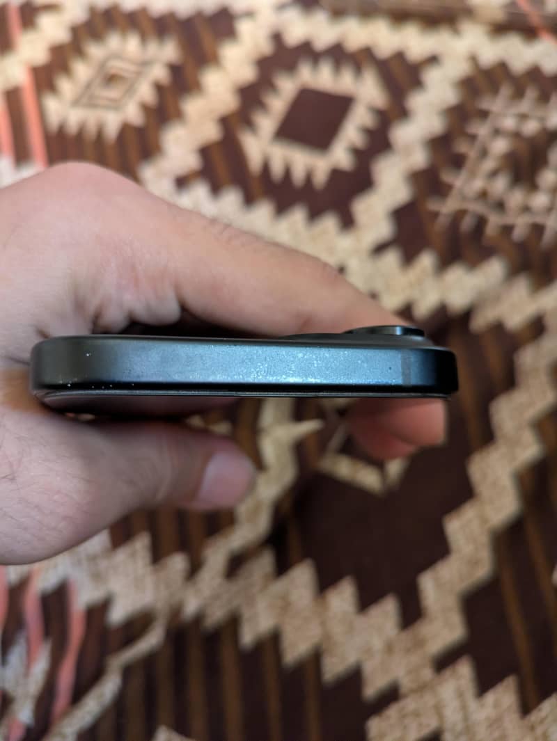 Apple iPhone 15 4