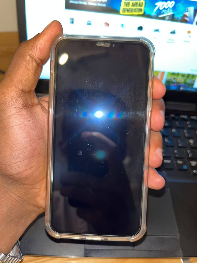 Apple iPhone X 4