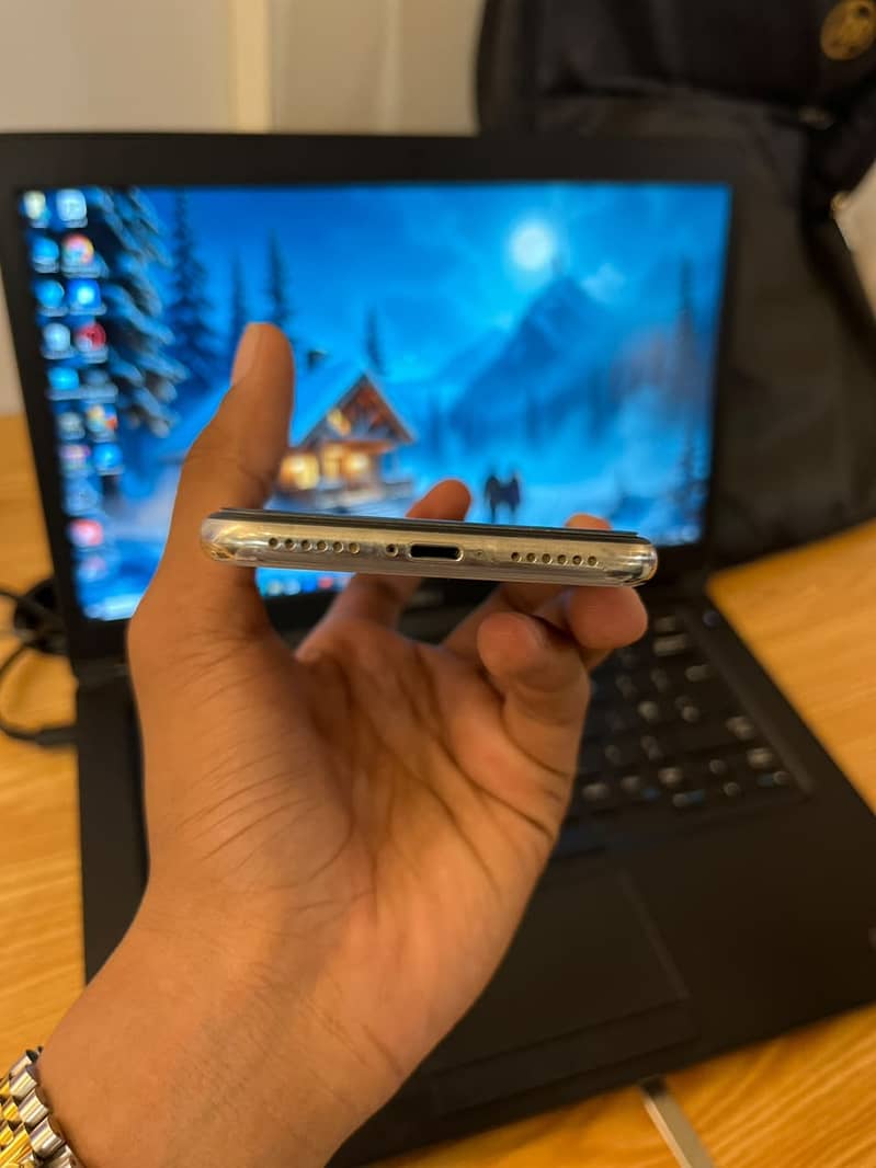 Apple iPhone X 5