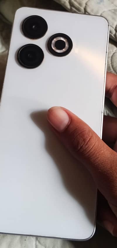 Infinix Smart 8 acha set hai