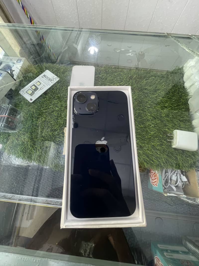 Apple iPhone 13 4