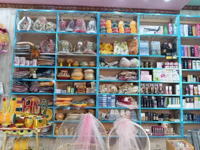 URGENT SALE.     3 Racks size 6×4        2 Counter size 6×1.5